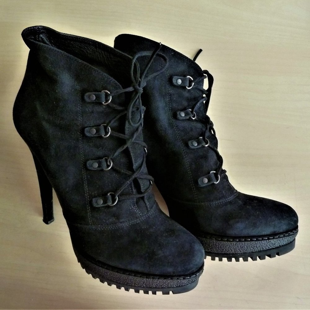 Suede Ankle Boots. Left & Right brand. Italy.